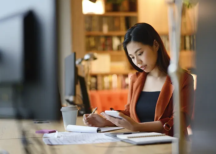 woman on laptop